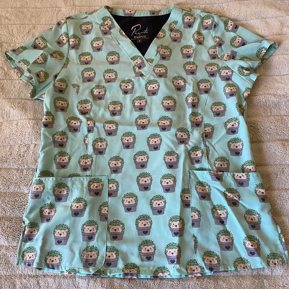 Women’s Hedgehog Maevn Scrub Top - M